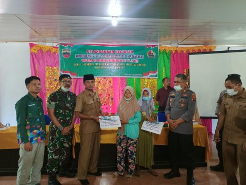 Penyerahan BLT DD bulan Agustus